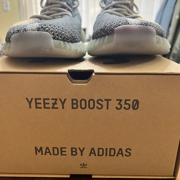 Yezzy Boost 350 V2 AshBlu main image 6